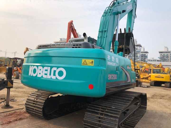 2009 Kobelco SK200-8 crawler excavator rear view 2009 Kobelco SK200-8 crawler excavator rear view