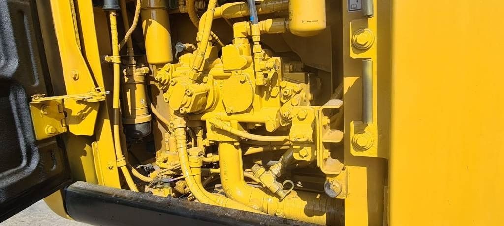 2020 Caterpillar 318FL crawler excavator engine compartment view 2020 Caterpillar 318FL crawler excavator engine compartment view