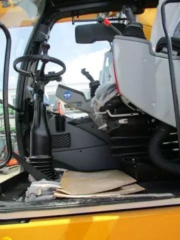 2023 Liebherr A916 LITRONIC G6.0-D wheel excavator cab interior