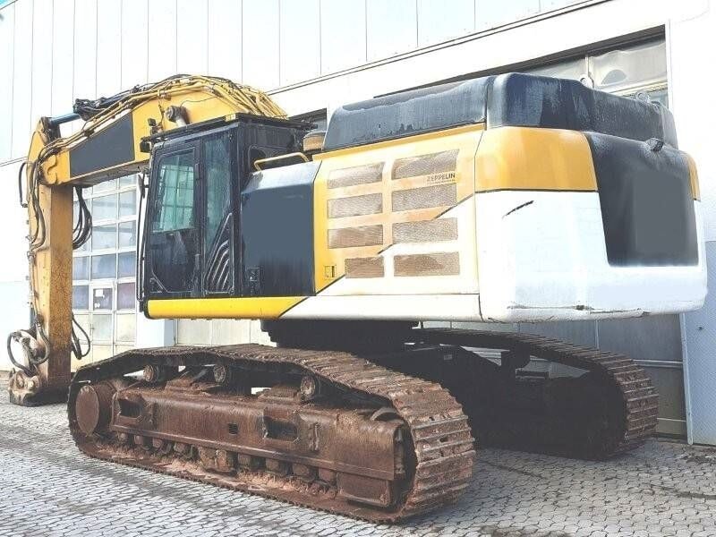 2016 Caterpillar 352F crawler excavator, side view 2016 Caterpillar 352F crawler excavator, side view