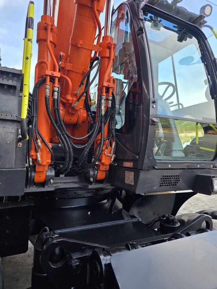 2018 Hitachi ZX170W-6 wheel excavator cab and boom detail 2018 Hitachi ZX170W-6 wheel excavator cab and boom detail