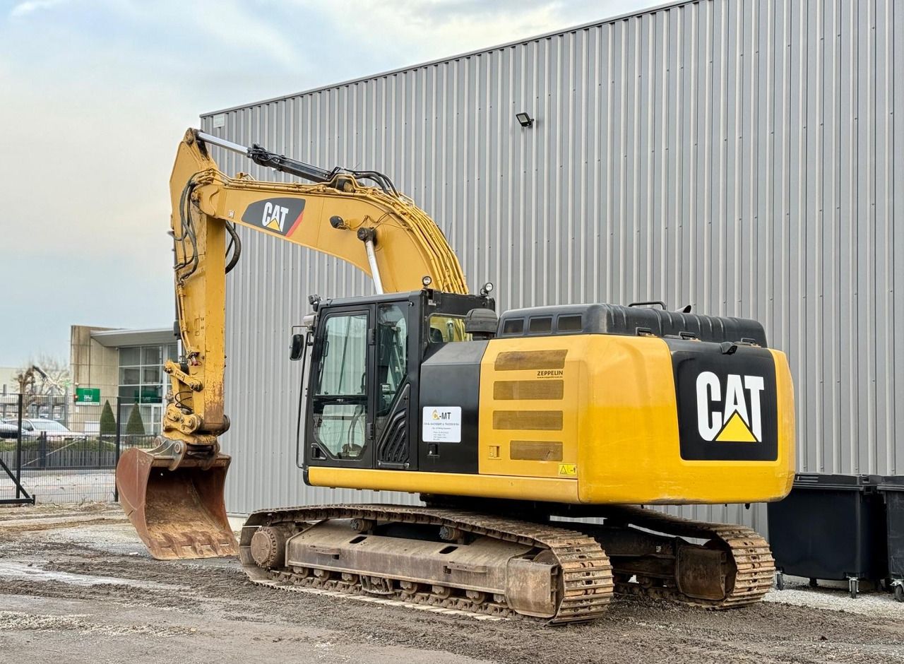 2015 Caterpillar 324ELN crawler excavator side view