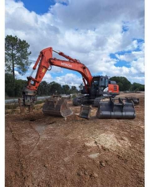 2016 Hitachi ZX300LCN-6 crawler excavator, side view with attachments