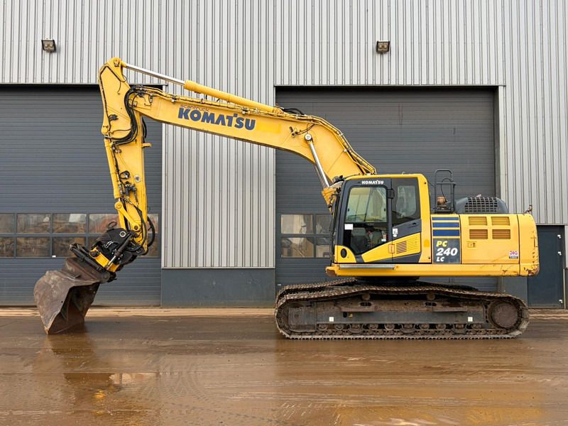 2014 Komatsu PC240LC-10 crawler excavator, side view