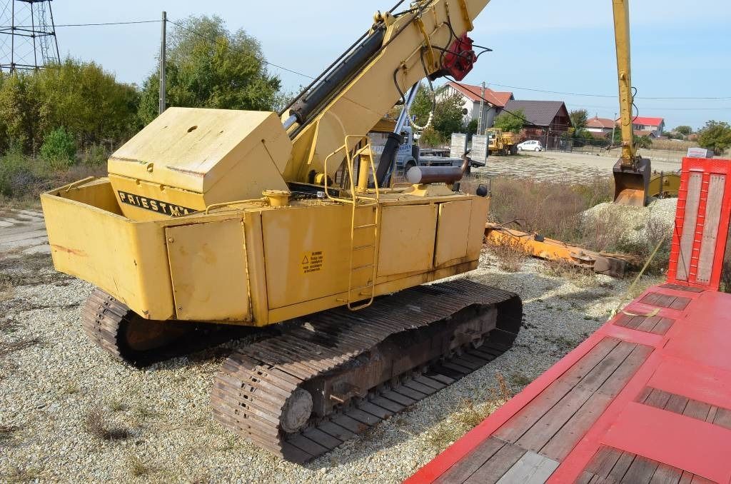 1989 Priestman VC20 dragline, rear three-quarter view 1989 Priestman VC20 dragline, rear three-quarter view