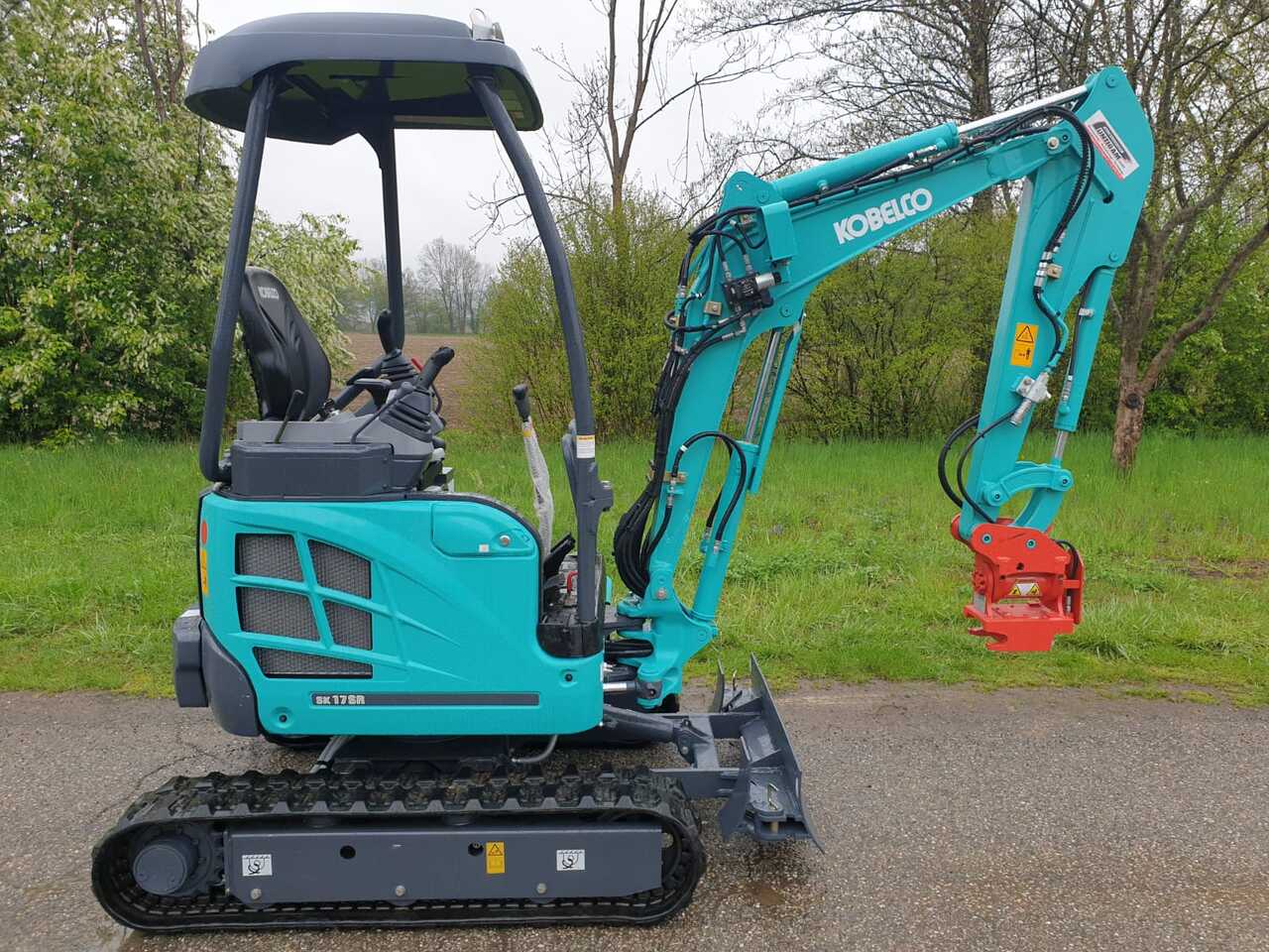 2021 Kobelco SK17SR-3E mini excavator side view 2021 Kobelco SK17SR-3E mini excavator side view