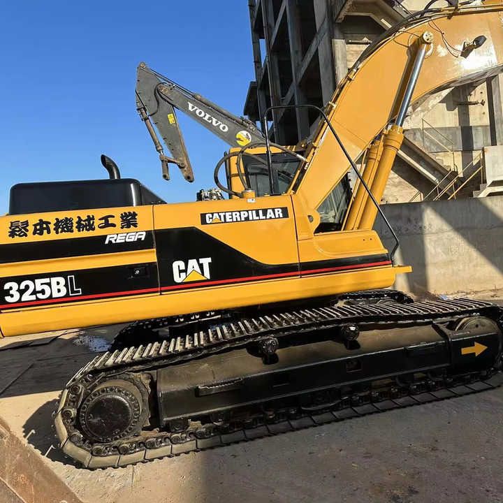 2024 Caterpillar 325BL crawler excavator, side view 2024 Caterpillar 325BL crawler excavator, side view