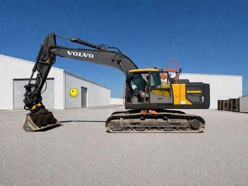 2021 Volvo EC220EL crawler excavator, side profile view
