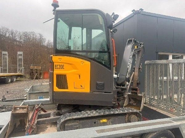 2023 Volvo EC20E mini excavator side view 2023 Volvo EC20E mini excavator side view