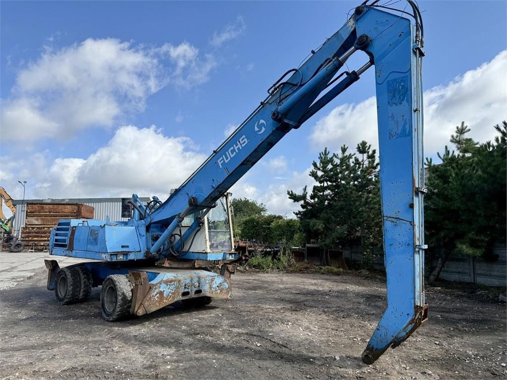 1999 Fuchs MHL340 material handler, side view 1999 Fuchs MHL340 material handler, side view