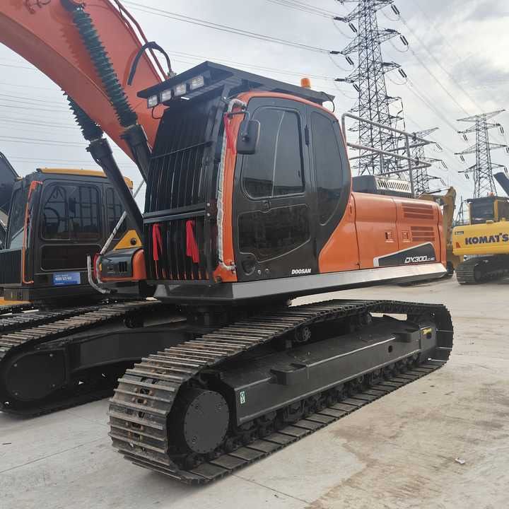 2020 Doosan DX300 crawler excavator, side view 2020 Doosan DX300 crawler excavator, side view