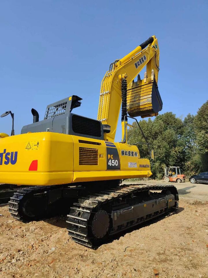 2023 Komatsu PC450 crawler excavator, rear three-quarter view 2023 Komatsu PC450 crawler excavator, rear three-quarter view