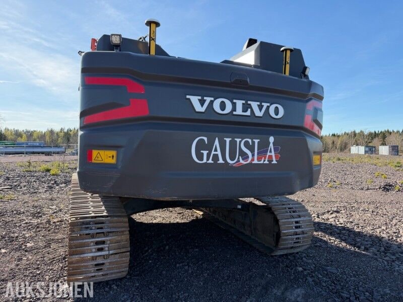 2021 Volvo EC250EL excavator rear view 2021 Volvo EC250EL excavator rear view