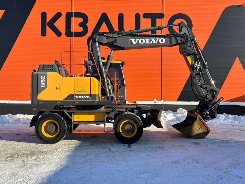 2018 Volvo EW160E wheel excavator side view 2018 Volvo EW160E wheel excavator side view