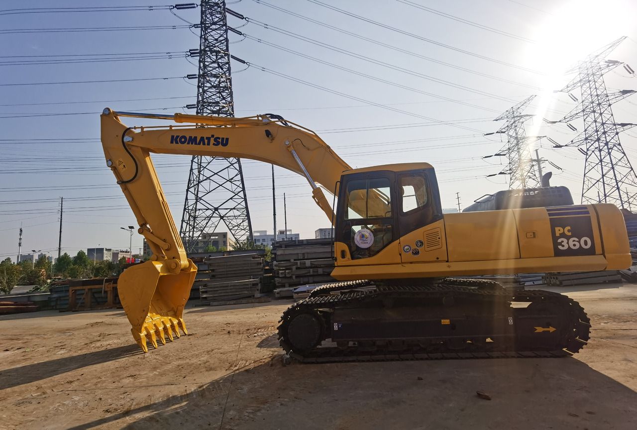 2020 Komatsu PC360 crawler excavator, side view 2020 Komatsu PC360 crawler excavator, side view