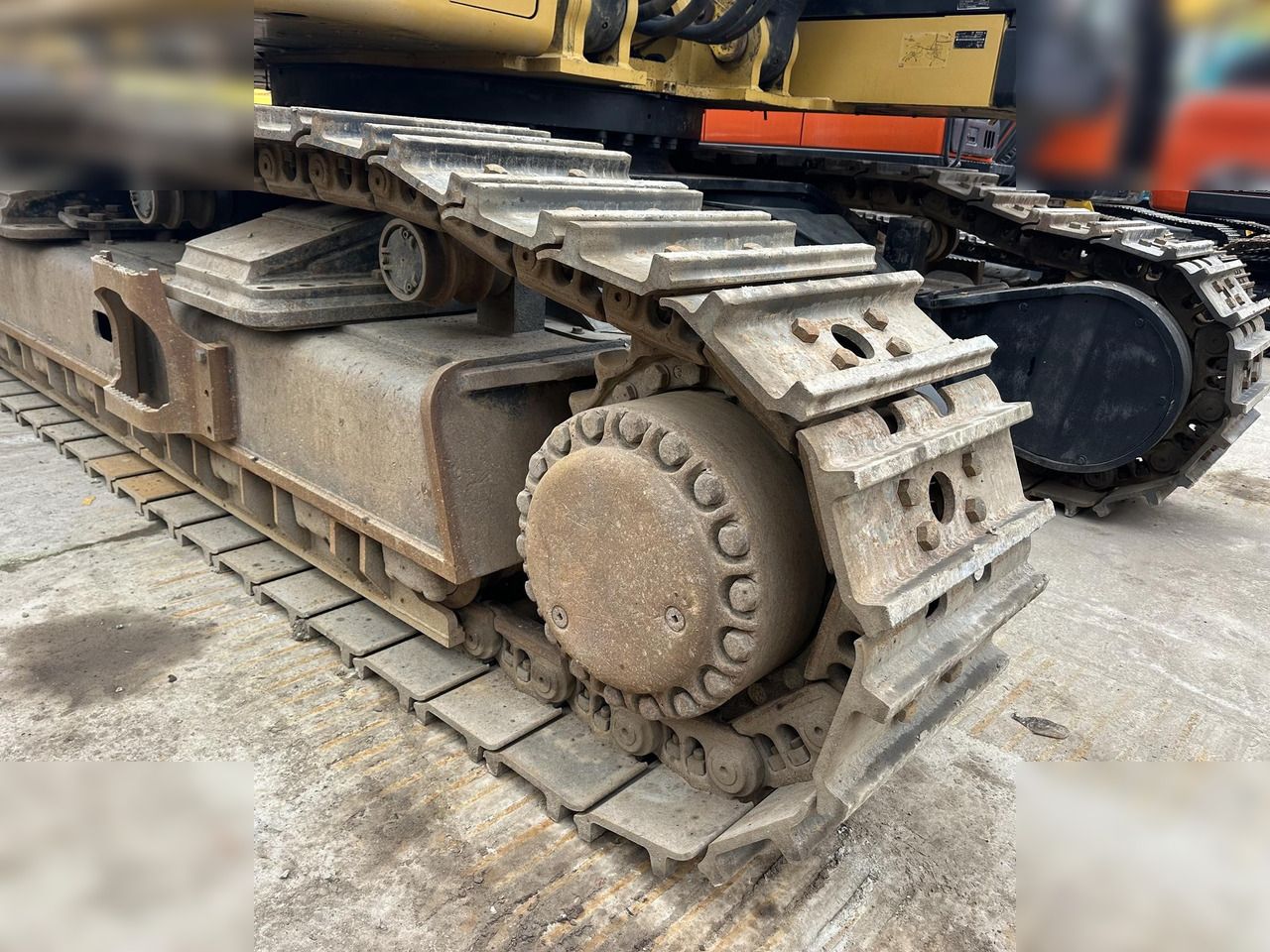 2017 Caterpillar 374FL crawler excavator track assembly detail