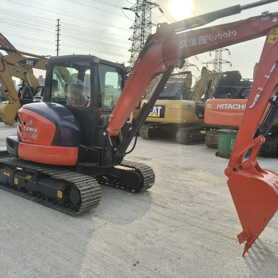 2022 Kubota KX165 mini excavator, side view 2022 Kubota KX165 mini excavator, side view