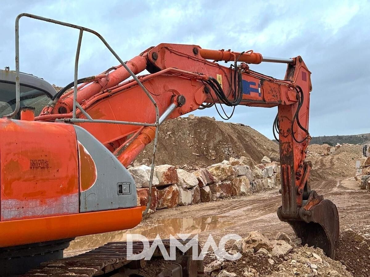 2003 Kobelco E305 crawler excavator side view 2003 Kobelco E305 crawler excavator side view