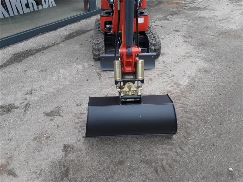Mole M12 mini excavator, front view of bucket and boom
