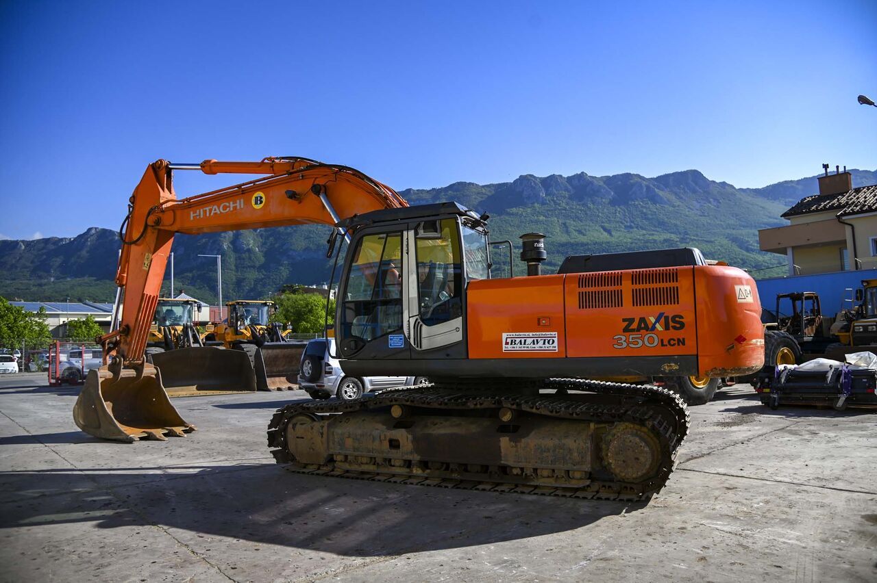 2008 Hitachi Zaxis 350LCN crawler excavator, side view 2008 Hitachi Zaxis 350LCN crawler excavator, side view