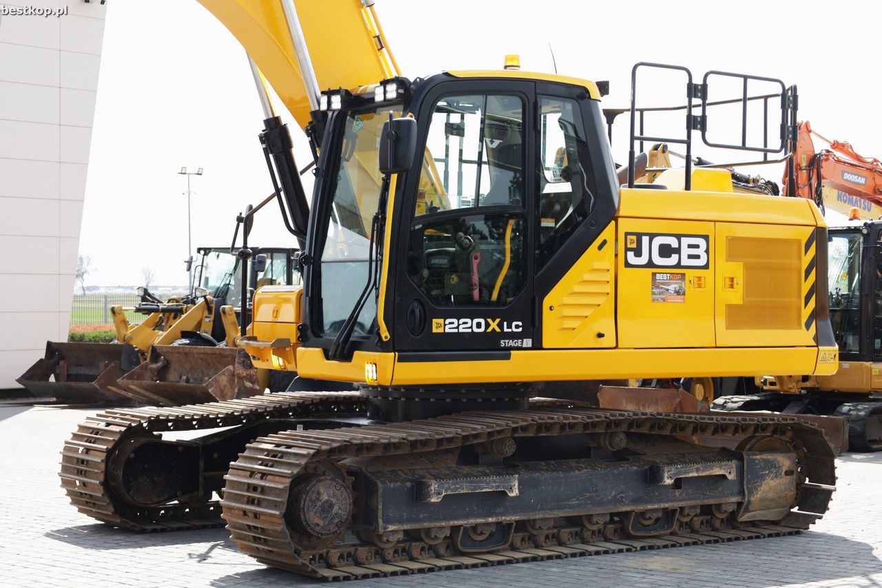 2021 JCB 220X LC crawler excavator side view 2021 JCB 220X LC crawler excavator side view