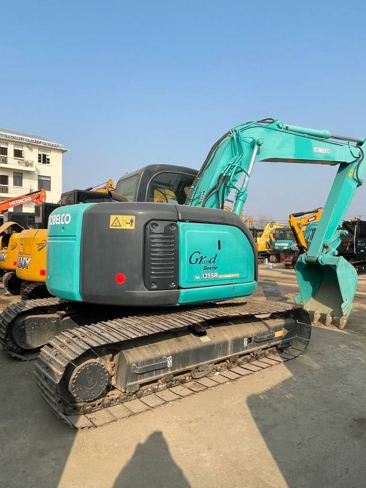 Pelle sur chenilles Kobelco SK135 de 2023