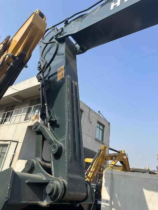 2021 Hyundai 305 crawler excavator boom and arm detail 2021 Hyundai 305 crawler excavator boom and arm detail