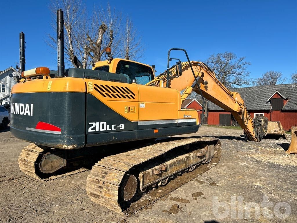 2011 Hyundai R210LC-9 crawler excavator rear three-quarter view 2011 Hyundai R210LC-9 crawler excavator rear three-quarter view