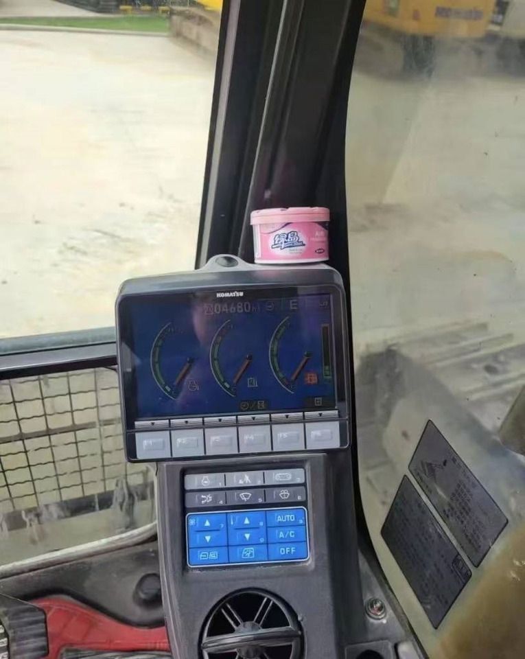2023 Komatsu PC460-8 crawler excavator interior monitor view 2023 Komatsu PC460-8 crawler excavator interior monitor view