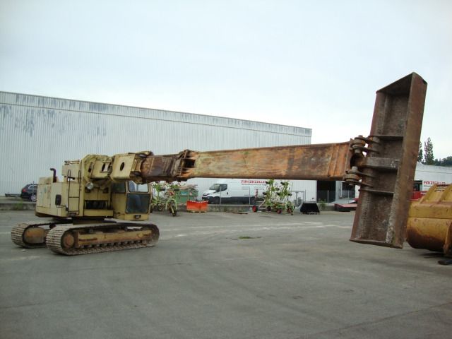 EWK PL820R crawler excavator, side view EWK PL820R crawler excavator, side view