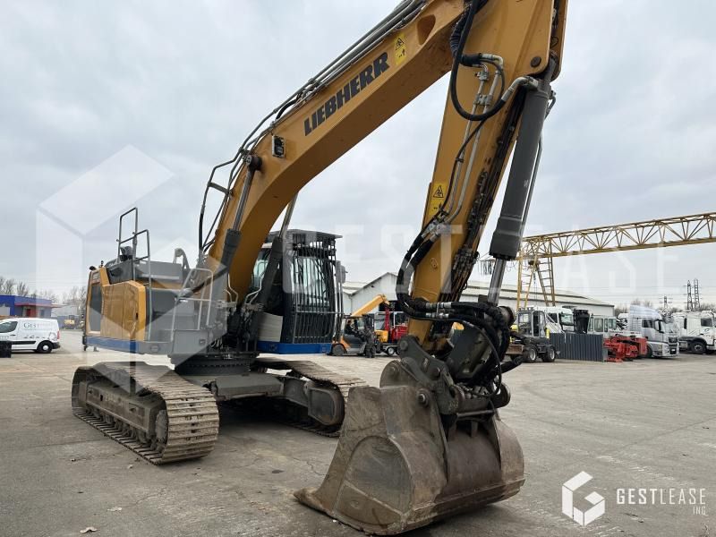 2019 Liebherr R930 LC G8 crawler excavator, front three-quarter view