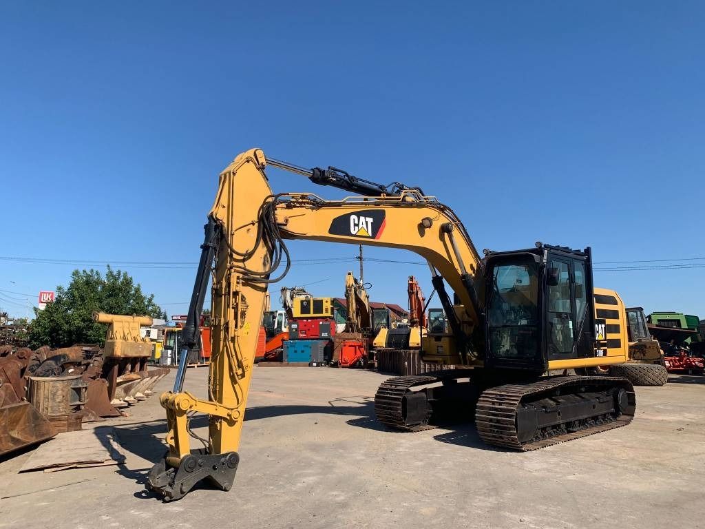 2016 Caterpillar 318F crawler excavator side view 2016 Caterpillar 318F crawler excavator side view