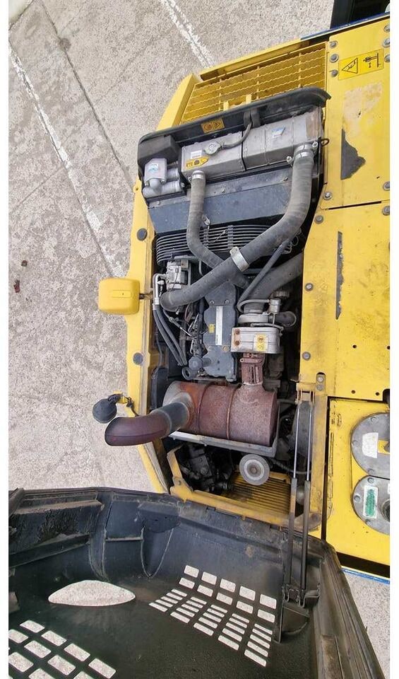 Komatsu PW148-8 wheel excavator engine compartment view Komatsu PW148-8 wheel excavator engine compartment view