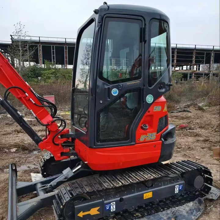 Kubota U-35 mini excavator, side view Kubota U-35 mini excavator, side view