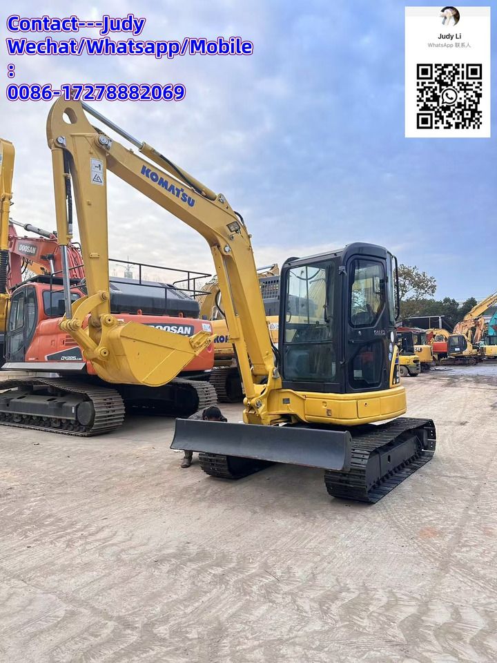 2021 Komatsu PC40MR mini excavator, front three-quarter view 2021 Komatsu PC40MR mini excavator, front three-quarter view