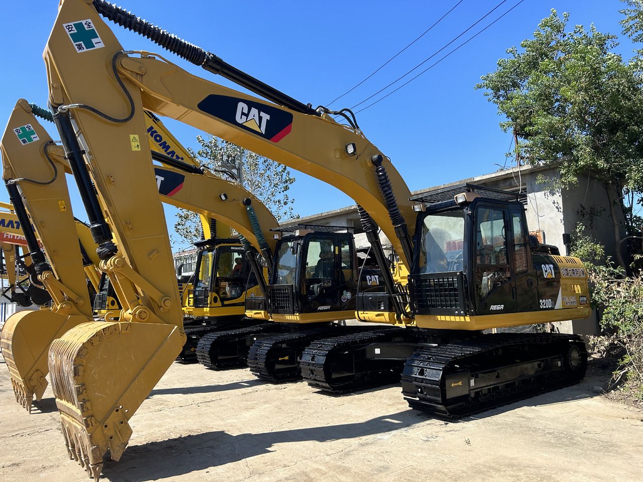 Escavatore cingolato Caterpillar 320D2 del 2025, vista laterale Escavatore cingolato Caterpillar 320D2 del 2025, vista laterale