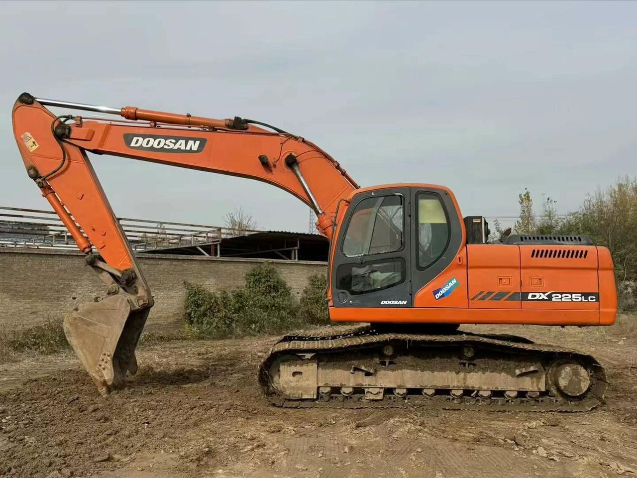 2022 Doosan DX225LC crawler excavator side view 2022 Doosan DX225LC crawler excavator side view