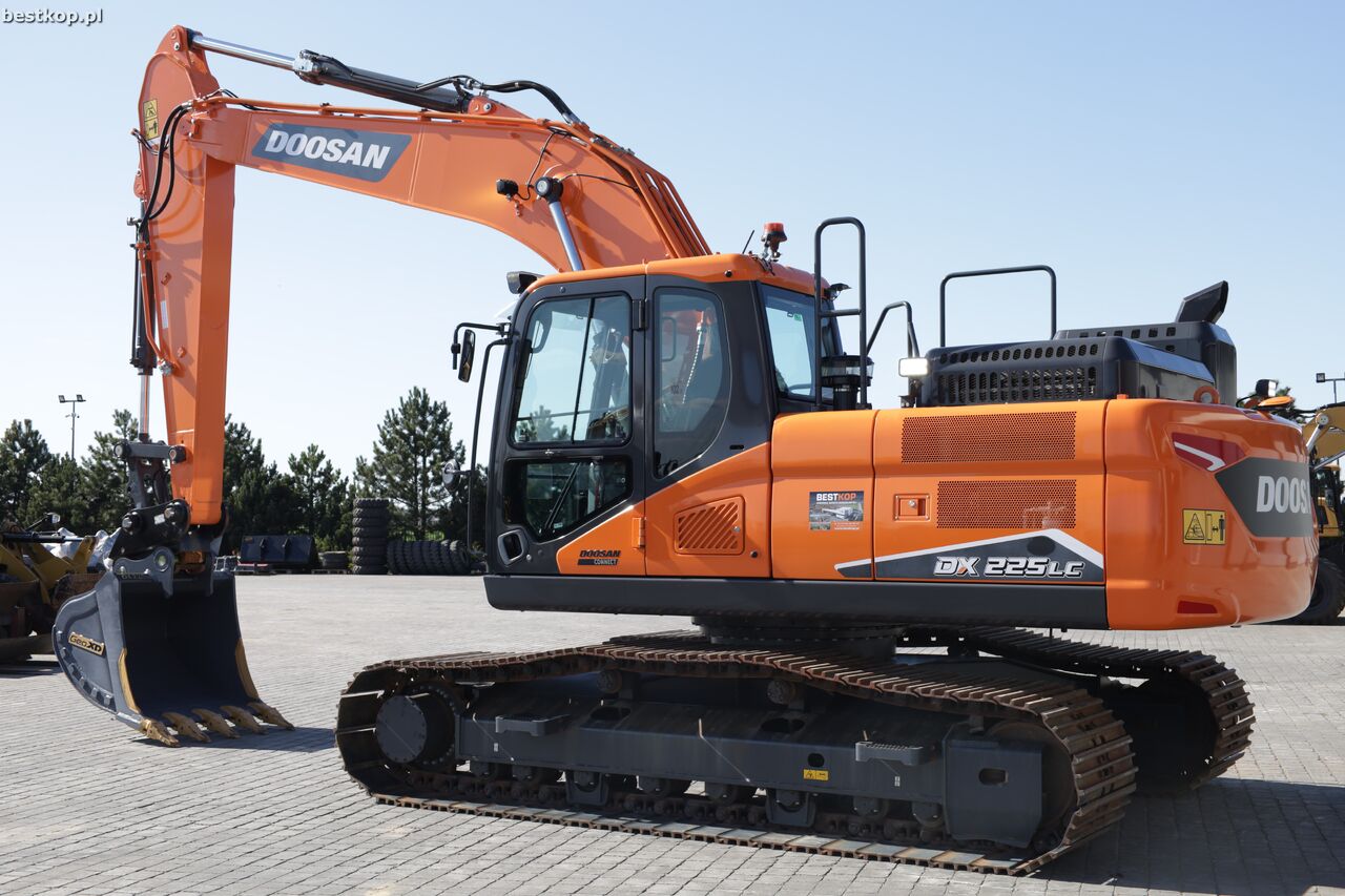 2022 Doosan DX225LC-7 crawler excavator side view 2022 Doosan DX225LC-7 crawler excavator side view