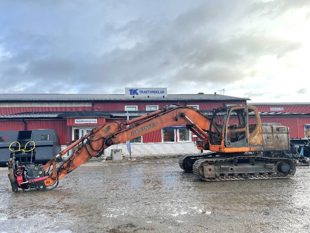 Doosan DX180 LC crawler excavator side view Doosan DX180 LC crawler excavator side view