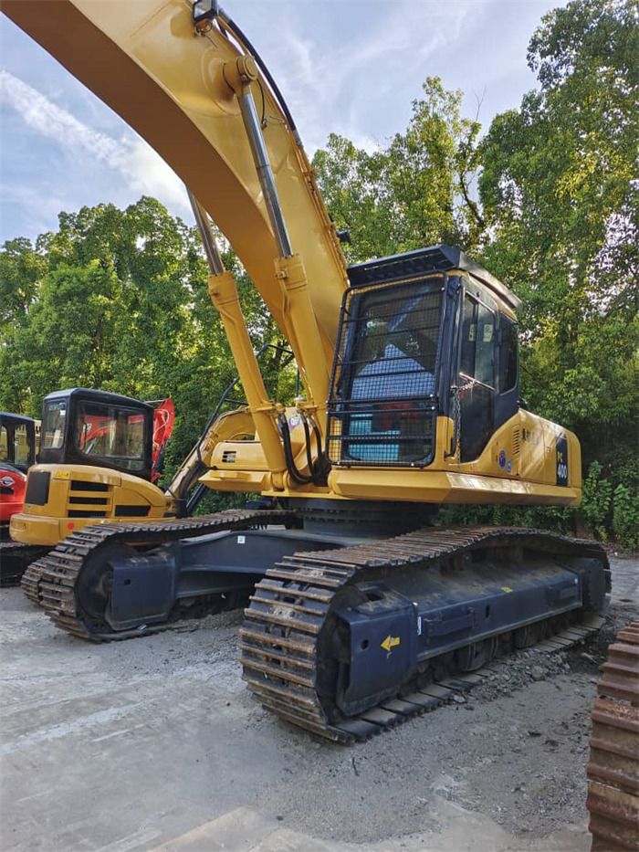 2023 Komatsu PC400-8 crawler excavator, front three-quarter view 2023 Komatsu PC400-8 crawler excavator, front three-quarter view
