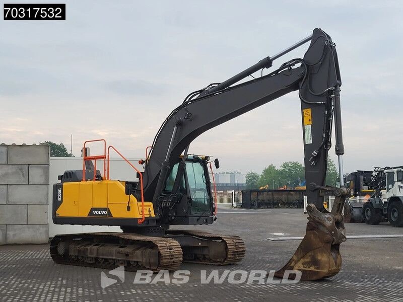 2021 Volvo EC220EL crawler excavator, side profile view 2021 Volvo EC220EL crawler excavator, side profile view