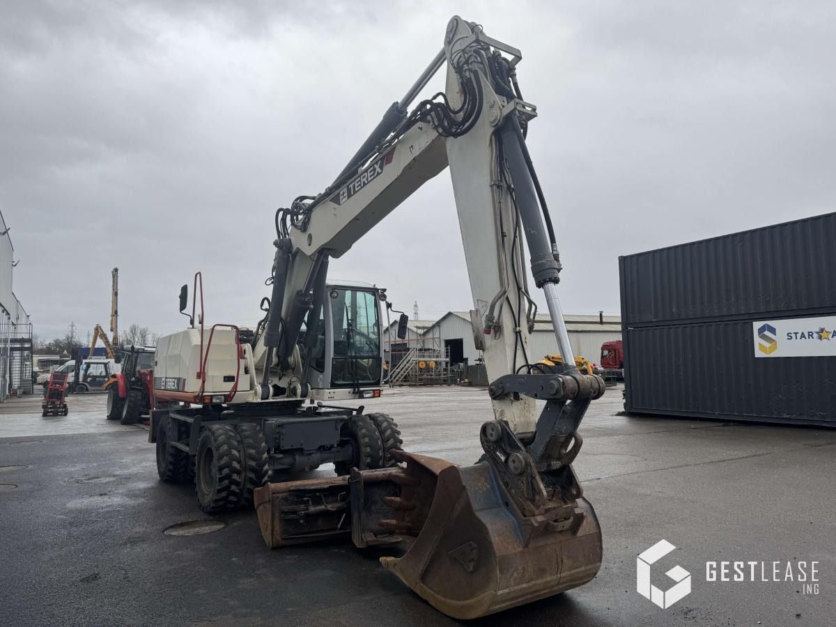 2007 Terex TW190 wheel excavator, front three-quarter view 2007 Terex TW190 wheel excavator, front three-quarter view