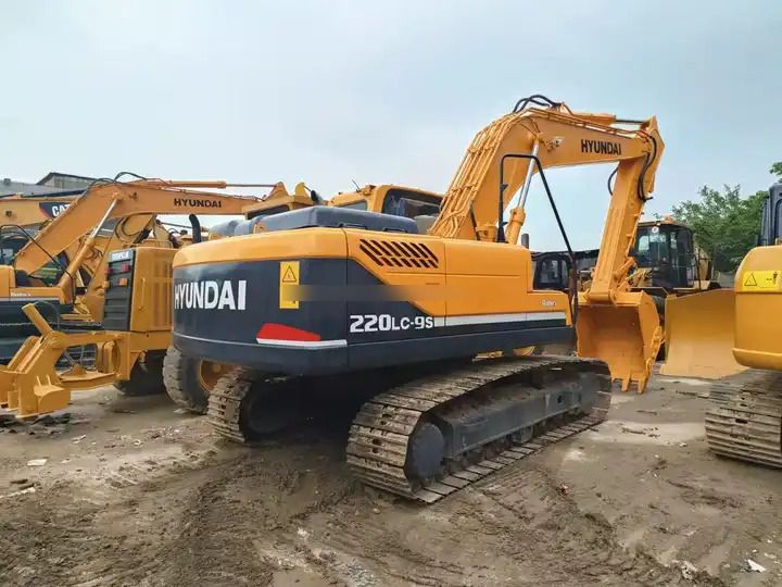 2021 Hyundai 220LC-9S crawler excavator, rear three-quarter view 2021 Hyundai 220LC-9S crawler excavator, rear three-quarter view