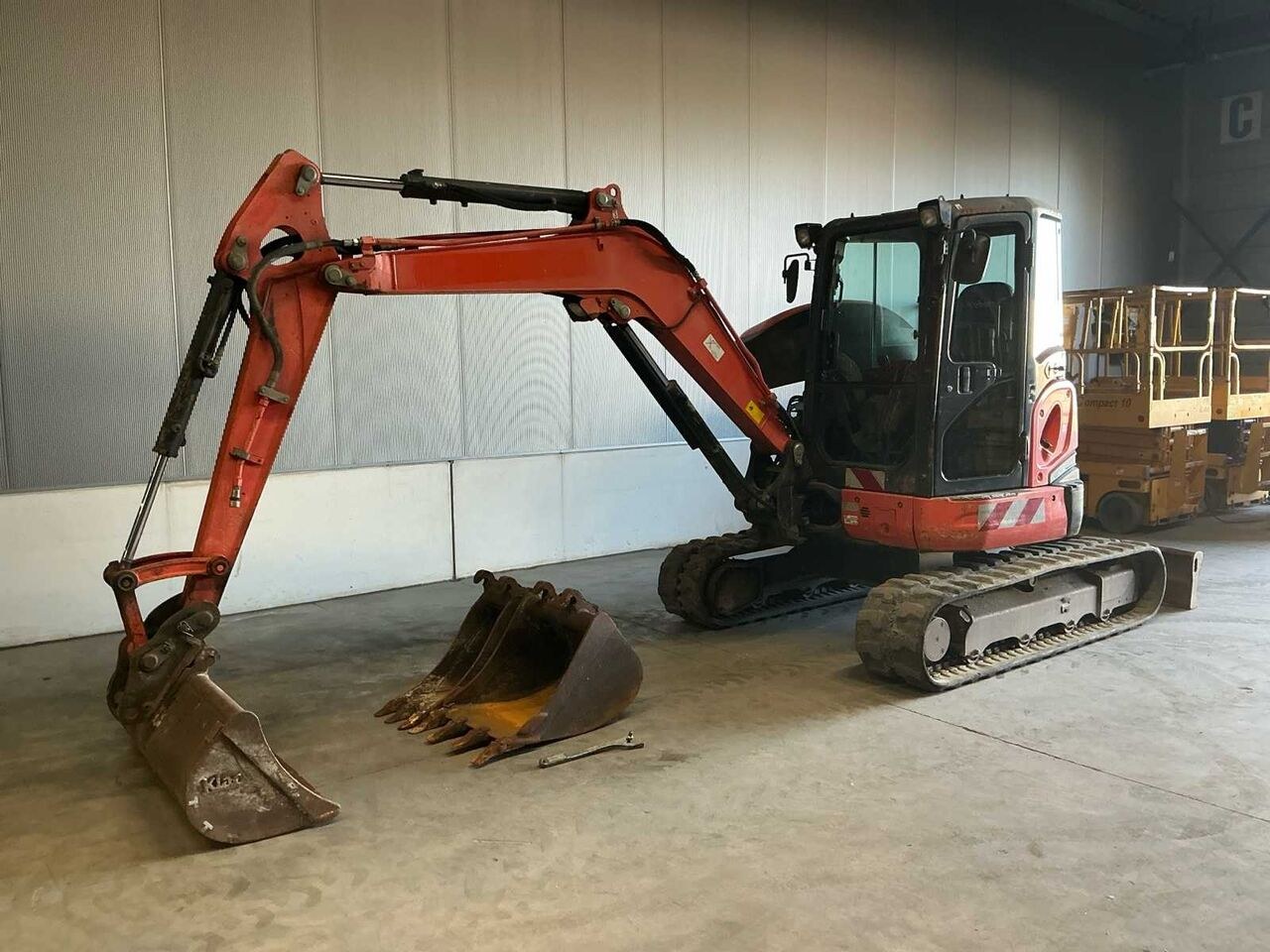 2015 Kubota U48-4 mini excavator, side profile view 2015 Kubota U48-4 mini excavator, side profile view
