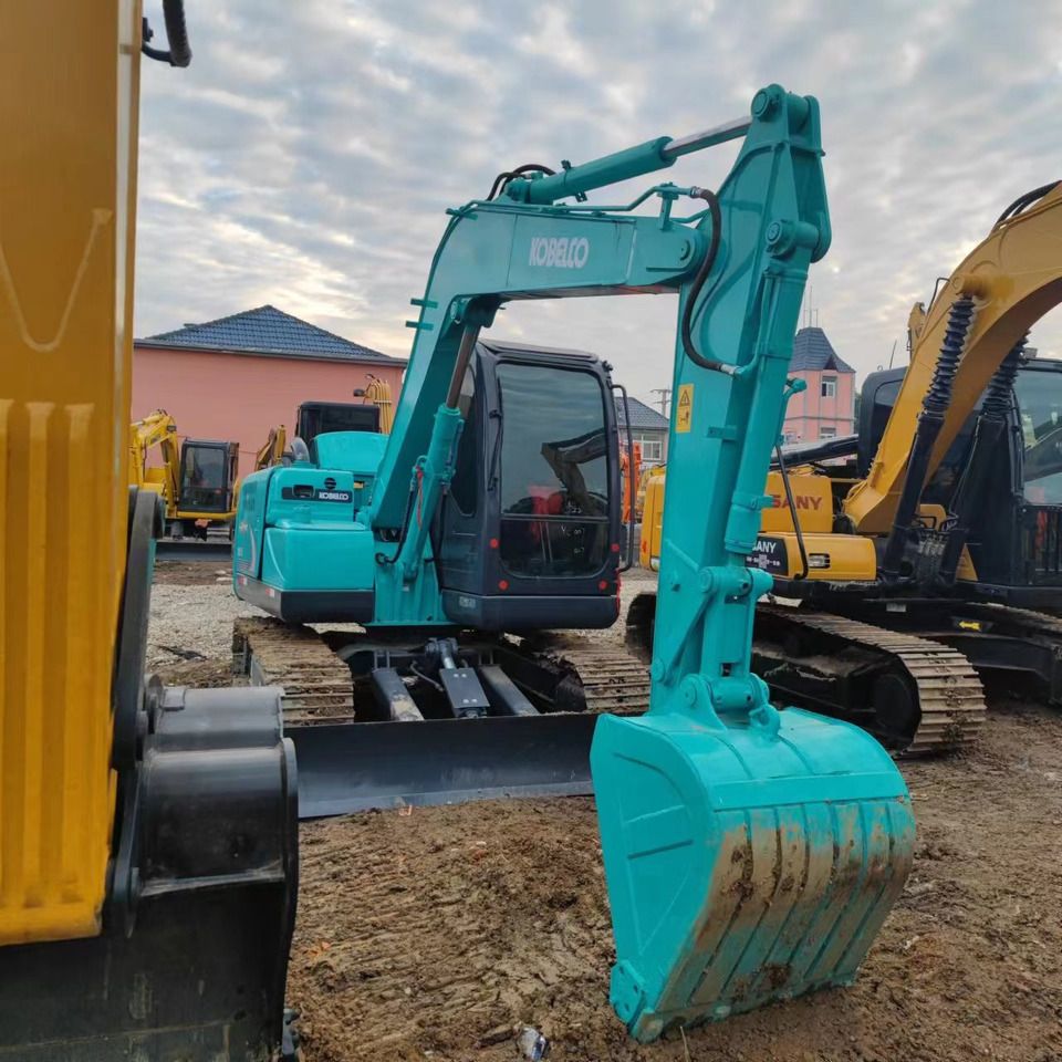 2020 Kobelco SK75 mini excavator front three-quarter view