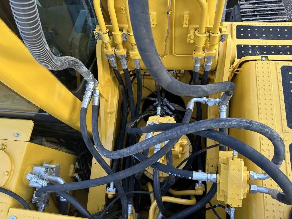 2023 Komatsu PC400-7 crawler excavator hydraulic compartment view 2023 Komatsu PC400-7 crawler excavator hydraulic compartment view