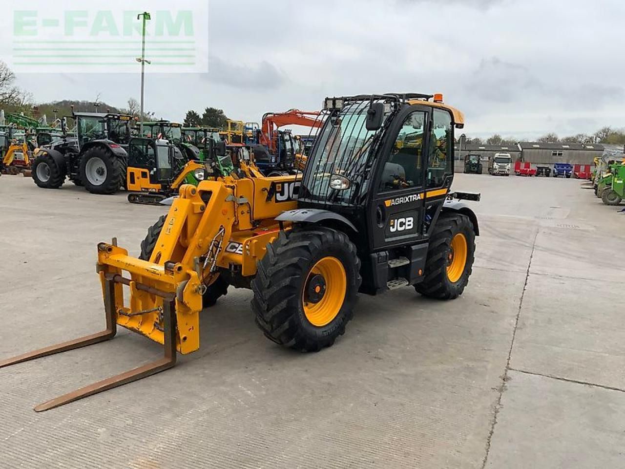 2022 JCB 542-70 Agri Xtra telehandler, front three-quarter view 2022 JCB 542-70 Agri Xtra telehandler, front three-quarter view
