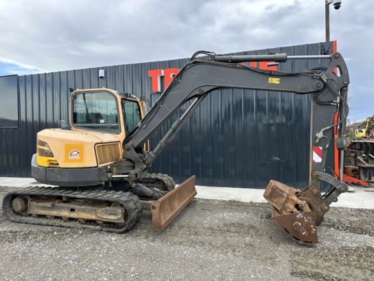 2018 Volvo ECR88D crawler excavator, side view 2018 Volvo ECR88D crawler excavator, side view