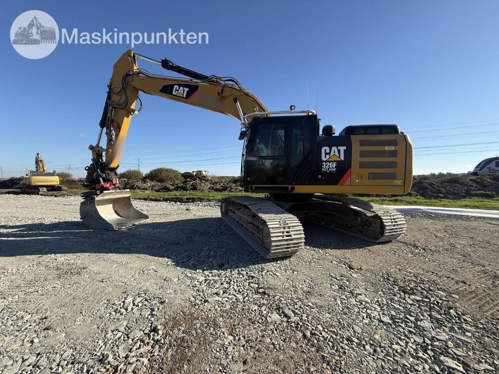 2017 Caterpillar 326F HDHW crawler excavator, side view 2017 Caterpillar 326F HDHW crawler excavator, side view