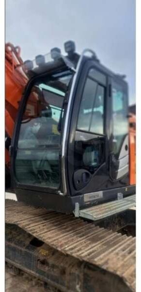 2019 Hitachi ZX225USLC-6 crawler excavator cab view 2019 Hitachi ZX225USLC-6 crawler excavator cab view